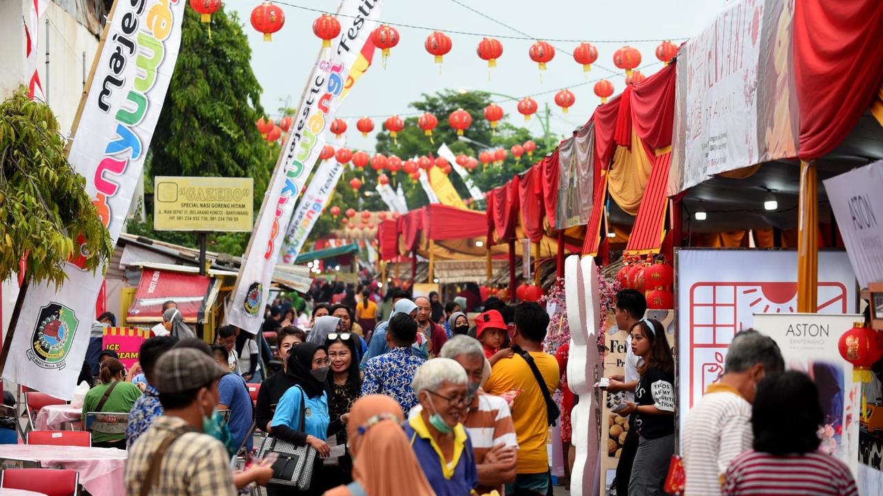 Warga Banyuwangi meriahkan festival imlek yang menyajikan anke kuliner  khas masakan China (Istimewa)