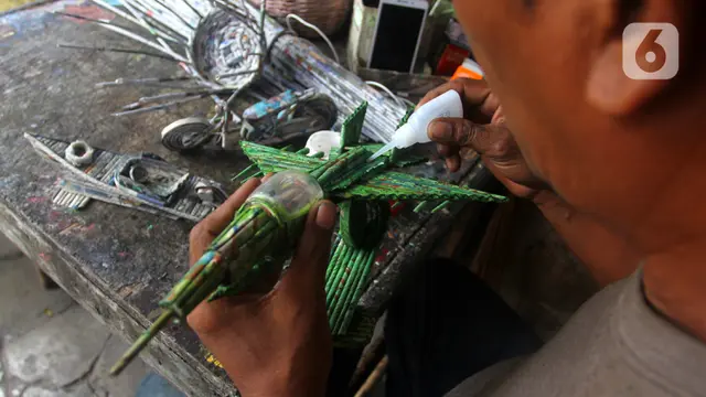 Kreatif, Koran Bekas Diubah Jadi Kerajinan Tangan