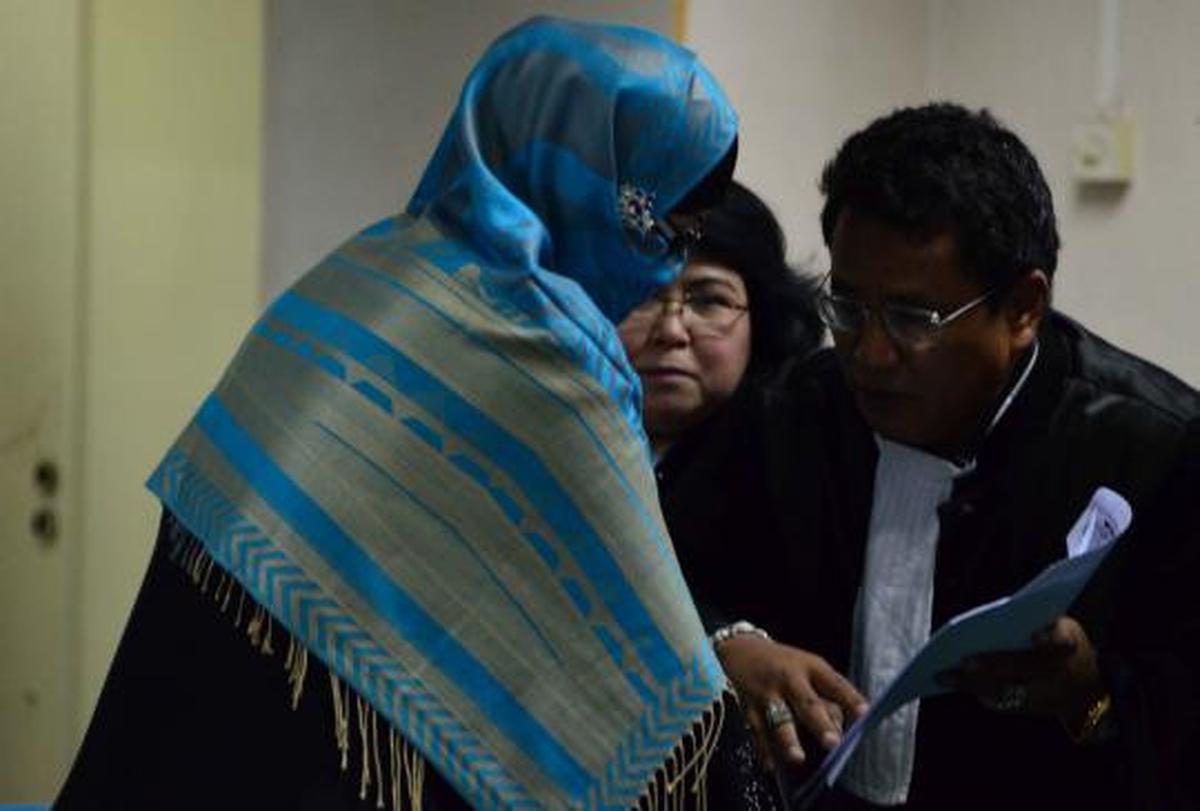 Sidang perdana, Neneng bertemu Angie 