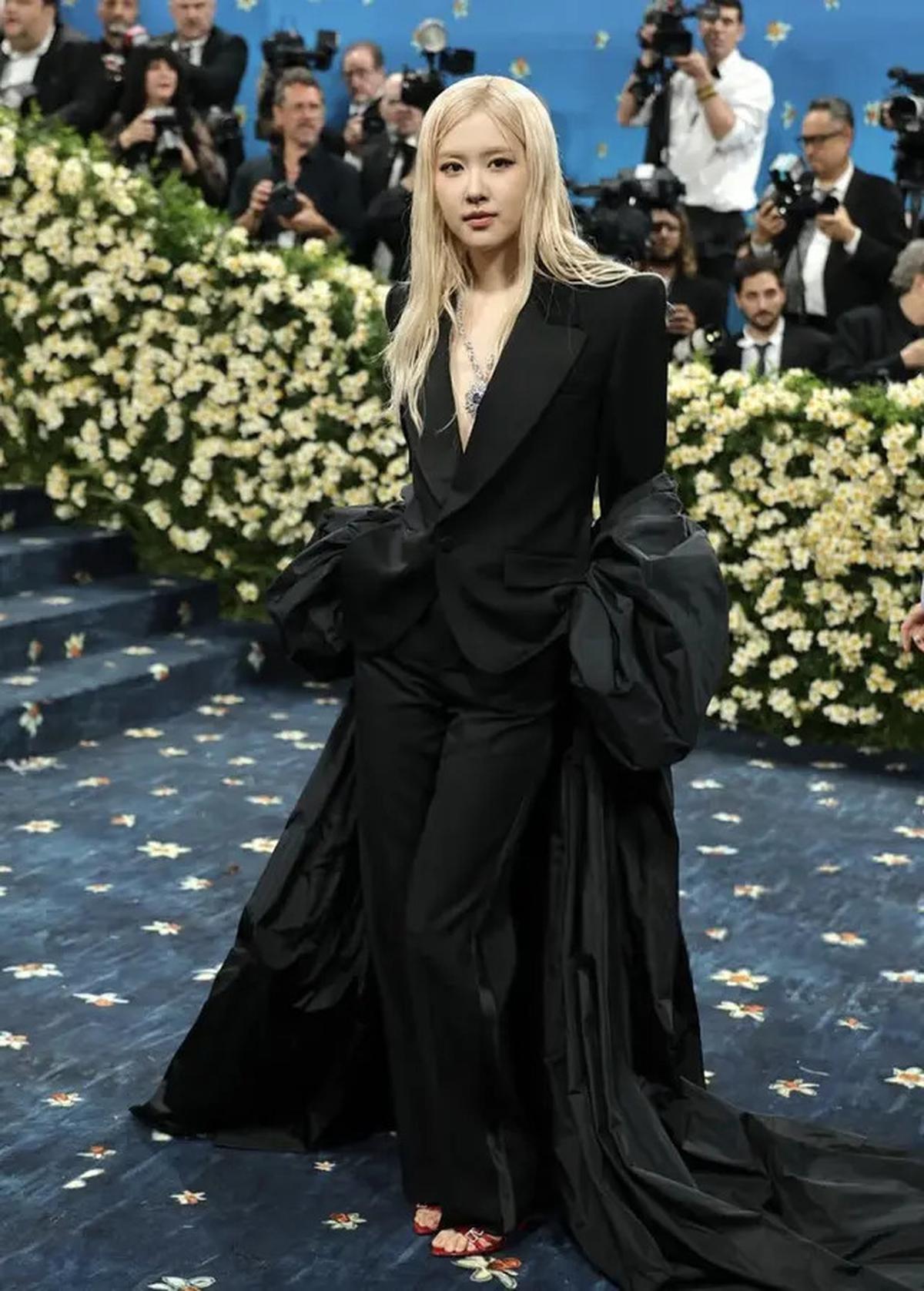 6 Gaya Memukau Artis yang Comeback di Met Gala 2025, Ada Rose BLACKPINK, hingga Rihanna