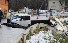FOTO: Jalan di Aomori Ambles Usai Gempa 7,5 SR Guncang Jepang Utara