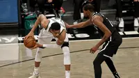 Giannis berhadapan dengan Kevin Durant di laga ketujuh NBA Playoff (AFP)