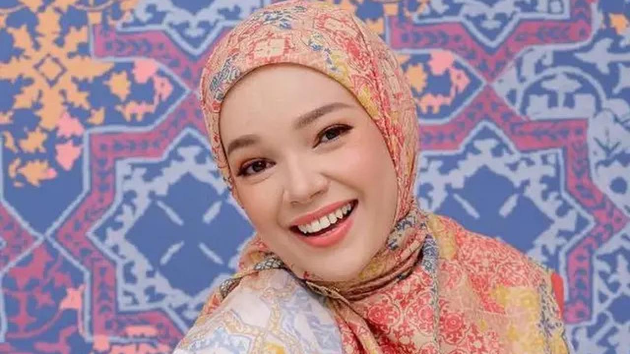 Pilihan Printed Scarf Cerah untuk Menyegarkan Wajah, Tampil Modis dan Tetap Islami