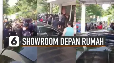 Beredar video warga perumahan buat showroom mobil di depan rumahnya. Kejadian itu membuat beberapa satpam mendatangi pemilik rumah tersebut.