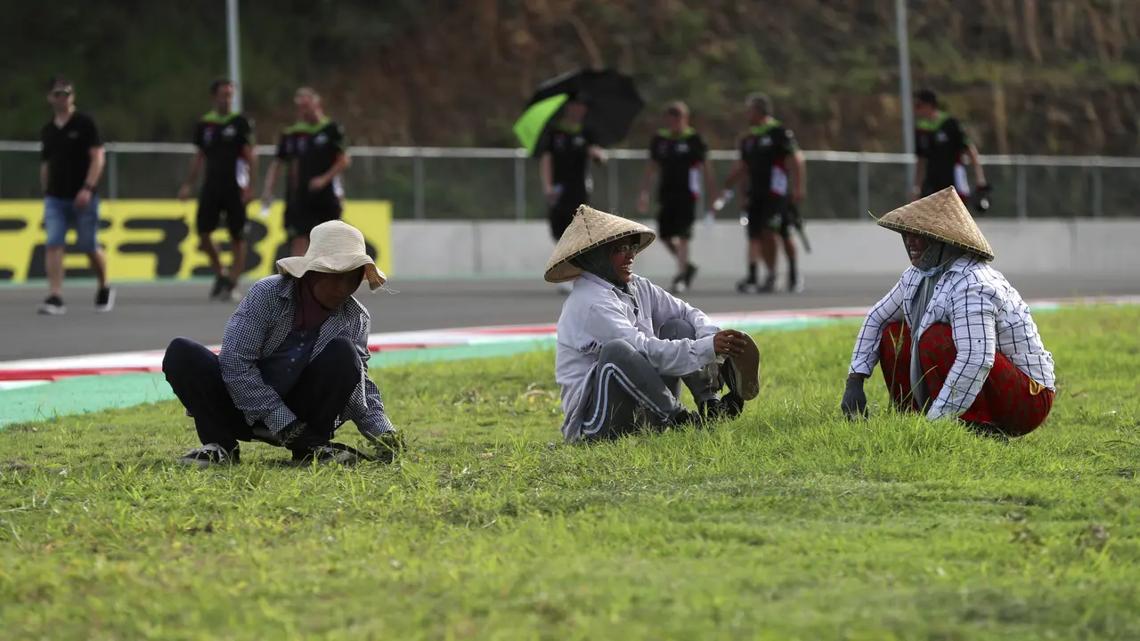 Foto: Jelang World Superbike Mandalika, Dari Santai di Pinggir Sirkuit Hingga Motor Mogok