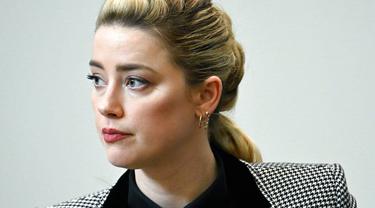 Amber Heard dalam persidangan melawan Johnny Depp. (Jim Watson/Pool photo via AP)