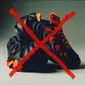 Sepatu Adidas yang dituding Kanye West mencuri desain miliknya. (dok. Instagram @diddy/https://www.instagram.com/p/CiLYkmGPPOc/?hl=en/Dinny Mutiah)