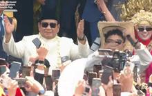 Perdana Pimpin HUT RI di Istana, Prabowo Pakai Baju Beskap Melayu dan Kalung Bunga Melati