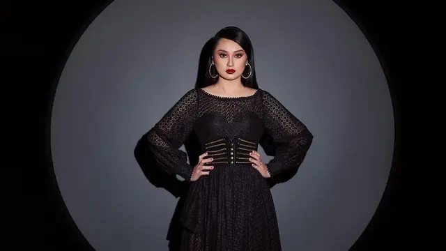 6 Gaya Pemotretan Memes Prameswari dengan Berbagai Tema Ini Curi Perhatian