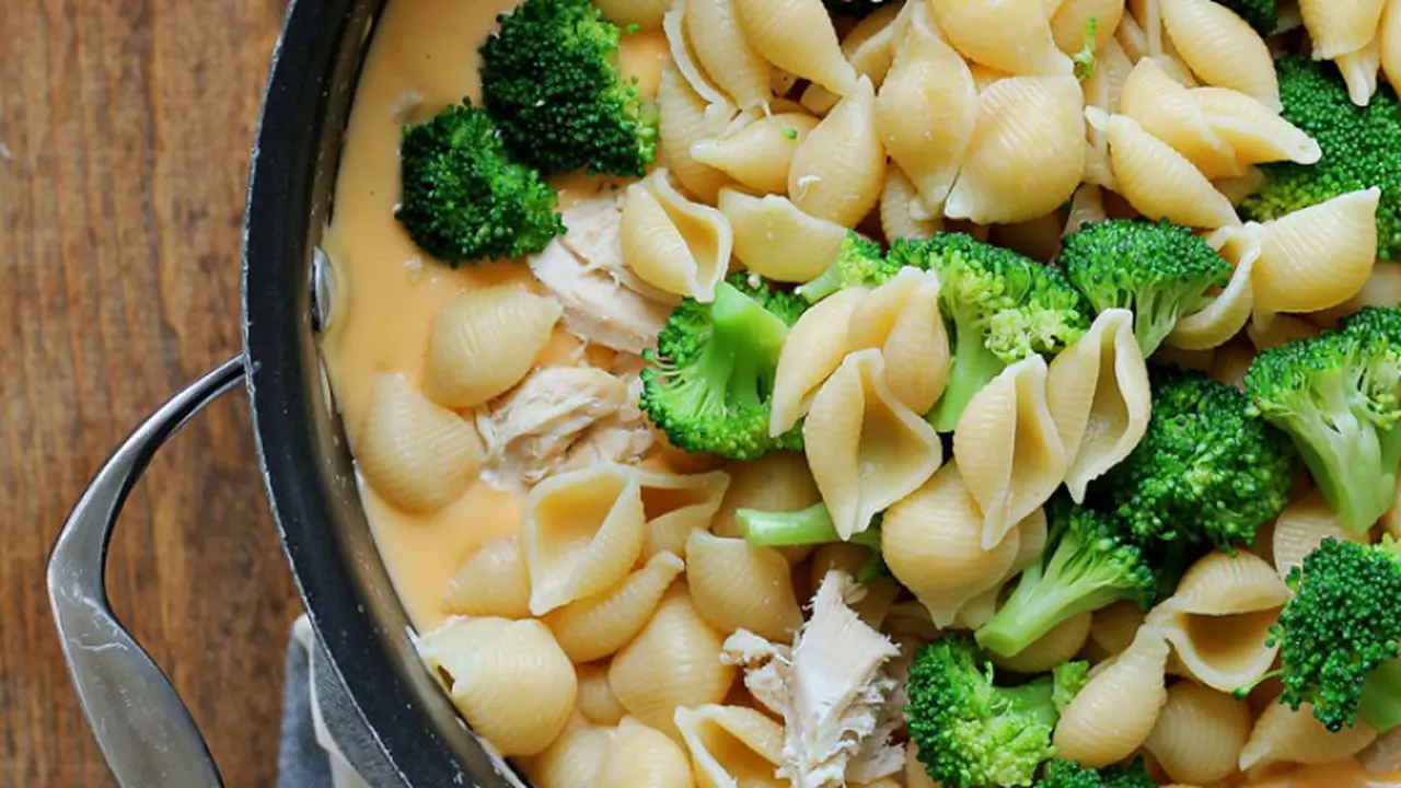 Pasta Brokoli Saus Keju, Makan Siang Mengenyangkan yang Lembut