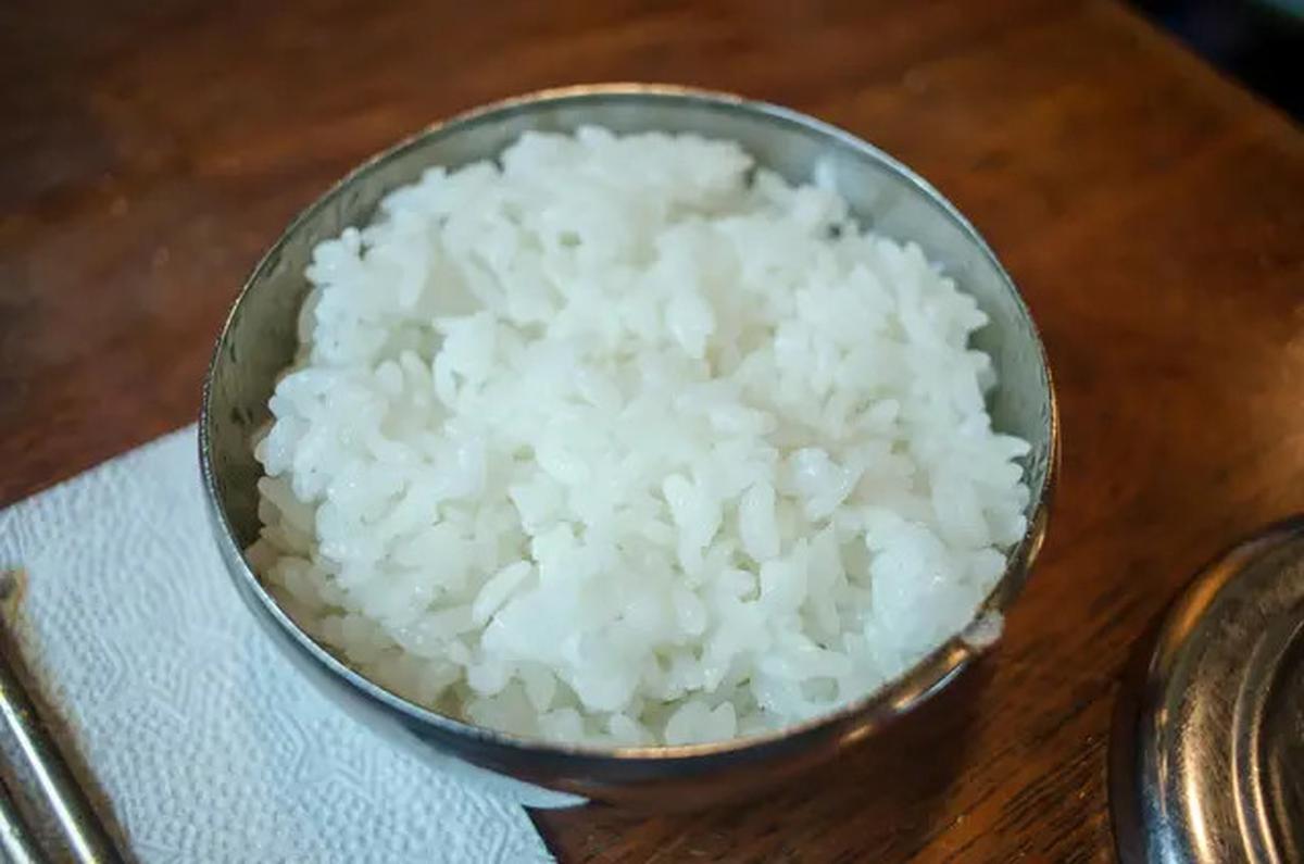 Nasi Terlalu Keras atau Lembek? Ini Cara Memasak Nasi agar Tepat dan Pulen