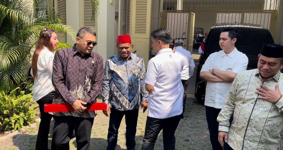 Sejumlah anggota DPD RI sowan Jokowi di Solo. (merdeka.com/arie sunaryo).