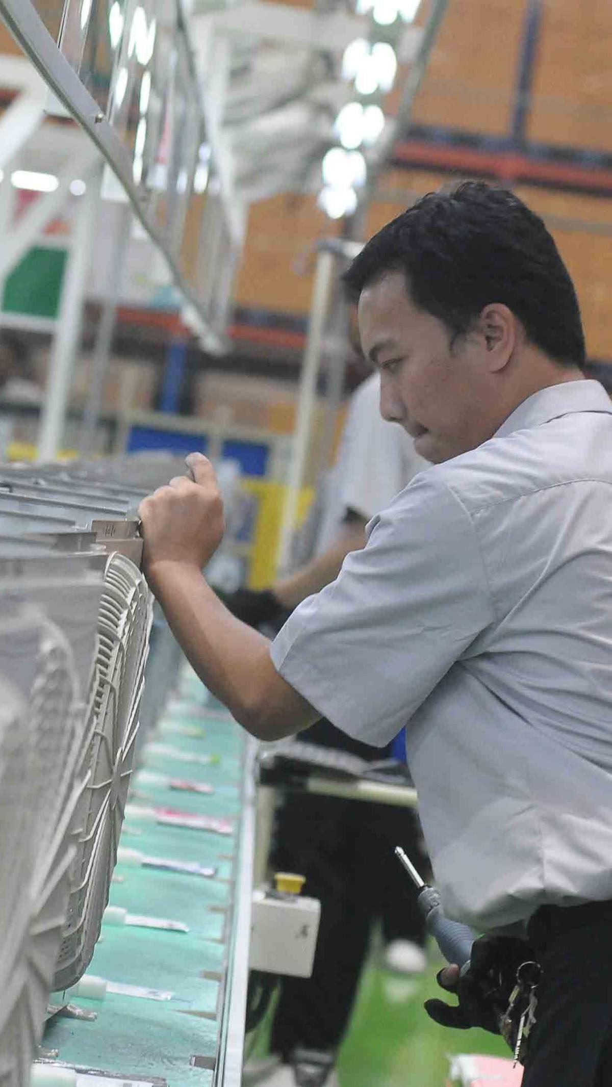 Pabrik AC Sharp yang berdiri di lahan seluas 3,5 hektare ini mengusung konsep ramah lingkungan dengan nilai investasi sebesar Rp582 miliar.<br>