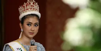 Perempuan yang belum lama ini menyabet gelar Miss Intrnasional 2017, Kevin Liliana menceritakan perjuangannya saat hingga menyabet gelar yang jadi rebutan banyak perempuan dari berbagai dunia tersebut. (Nurwahyunan/Bintang.com)