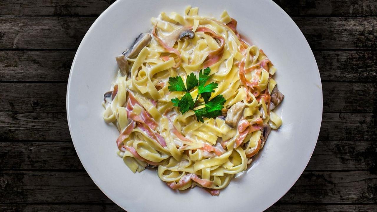 1. Resep Fettuccine Chicken Alfredo