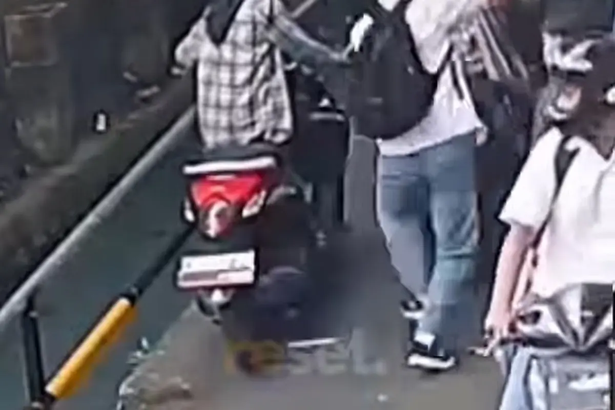 CCTV Rekam Pembacokan Pelajar di Palmerah