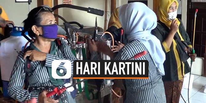 VIDEO: Mengenakan Kebaya Lurik, Kaum Wanita Semprot Disinfektan di Perkampungan