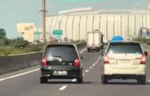 Viral Dua Mobil Senggol-senggolan Bak Adegan Film di Tol Arah Kemayoran, Identitas Pemilik Kendaraan Terungkap