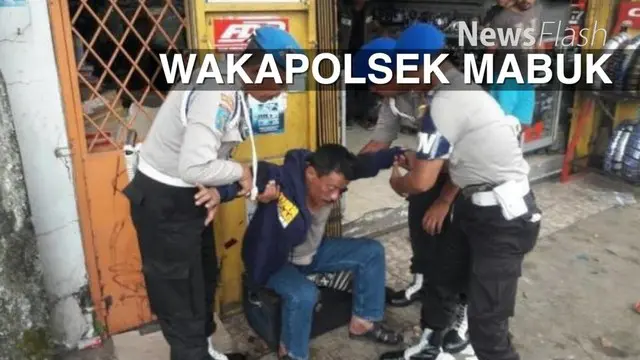 Aksi Wakapolsek Kemayoran AKP Jamal Alkatiri yang mengacungkan pistol jenis revolver di depan toko aksesoris motor, Jalan Otista Raya, Jatinegara, Jakarta Timur, sempat membuat warga kaget dan ketakutan.
