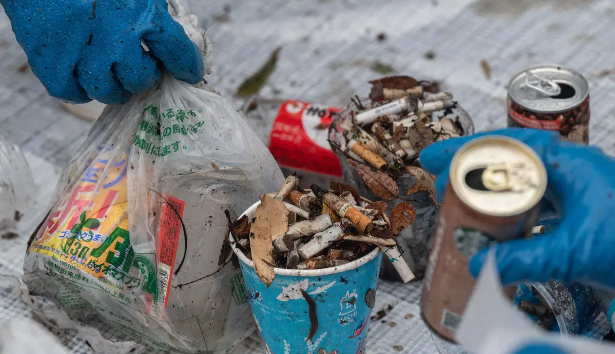 Sampah yang mereka pungut harus dipilah (Richard A. Brooks/AFP)