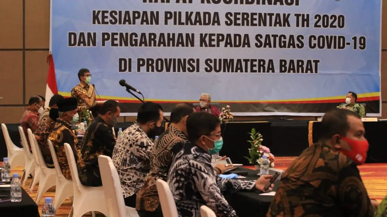 Rapat Koordinasi Kesiapan Pilkada Serentak Tahun 2020 dan Pengarahan kepada Satgas Covid-19 di Provinsi Sumatera Barat dihadiri Mendagri, Tito Karnavian. (Liputan6.com/ Novia Harlina)
