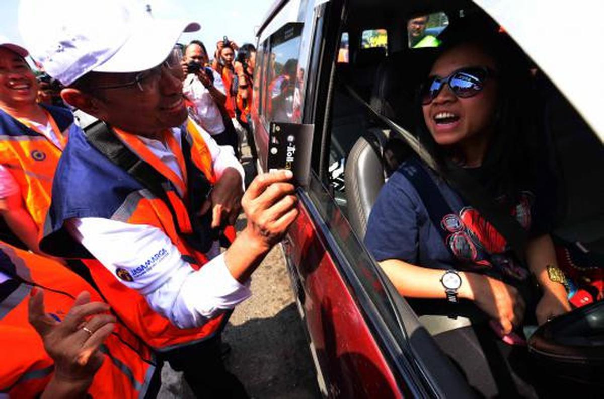 Dahlan iskan jualan e-toll card 