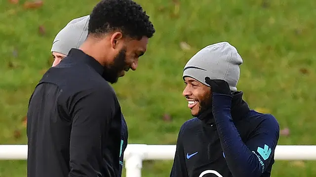 Joe Gomez dan Raheem Sterling