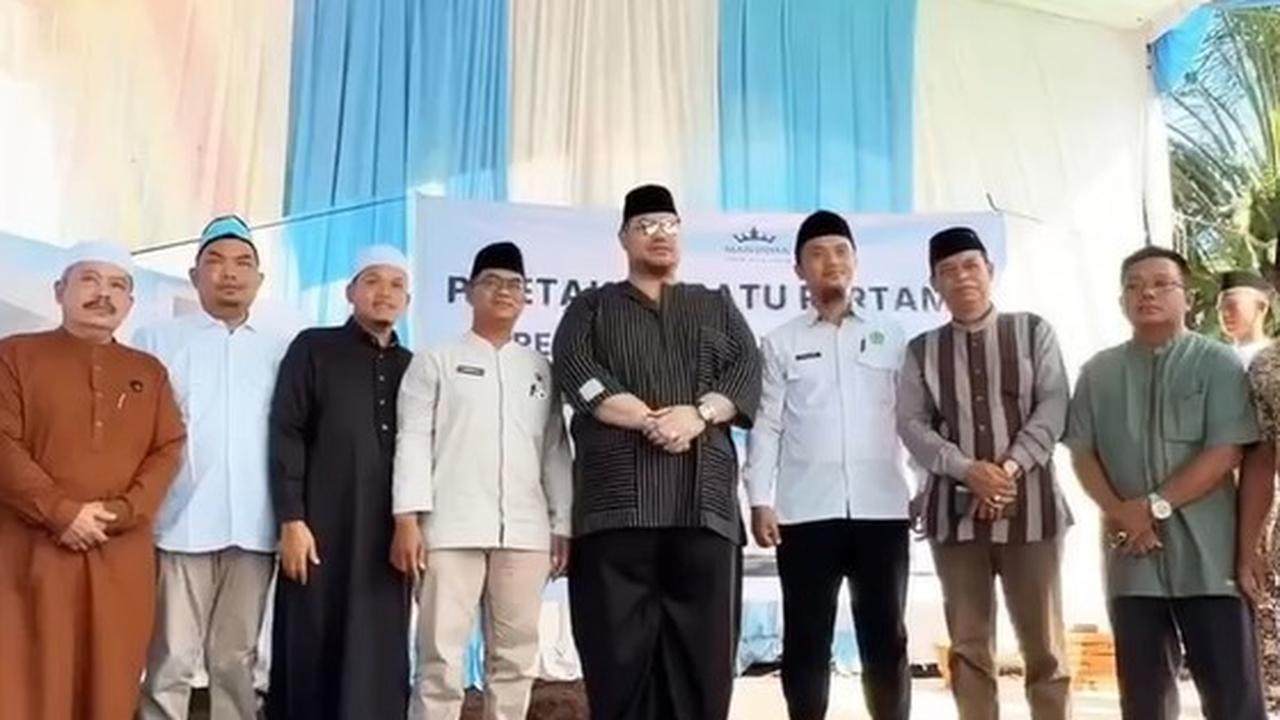 7 Potret Ivan Gunawan Peletakan Batu Pertama, Resmikan Masjid di Pesantrennya Jelang Berangkat Haji