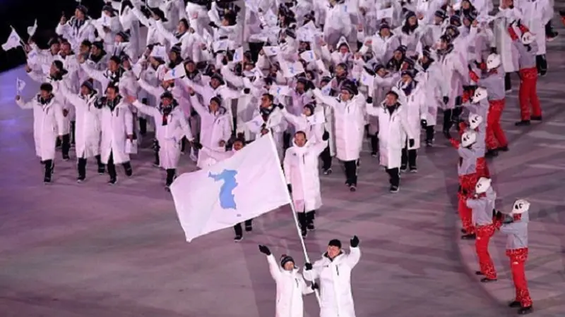 Korea Selatan dan Korea Utara tampil bersama di bawah bendera unifikasi di Olimpiade Musim Dingin 2018 (Instagram/@pyeongchang2018)