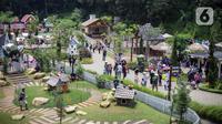Sejumlah wisatawan menikmati keindahaan alam di Cimory Dairyland, Puncak, Bogor, Jawa Barat, Minggu (31/10/2021). Pelonggaran PPKM dimanfaatkan masyarakat untuk berlibur ke tempat wisata dengan tetap memberlakuan protokol kesehatan COVID-19. (Liputan6.com/Faizal Fanani)
