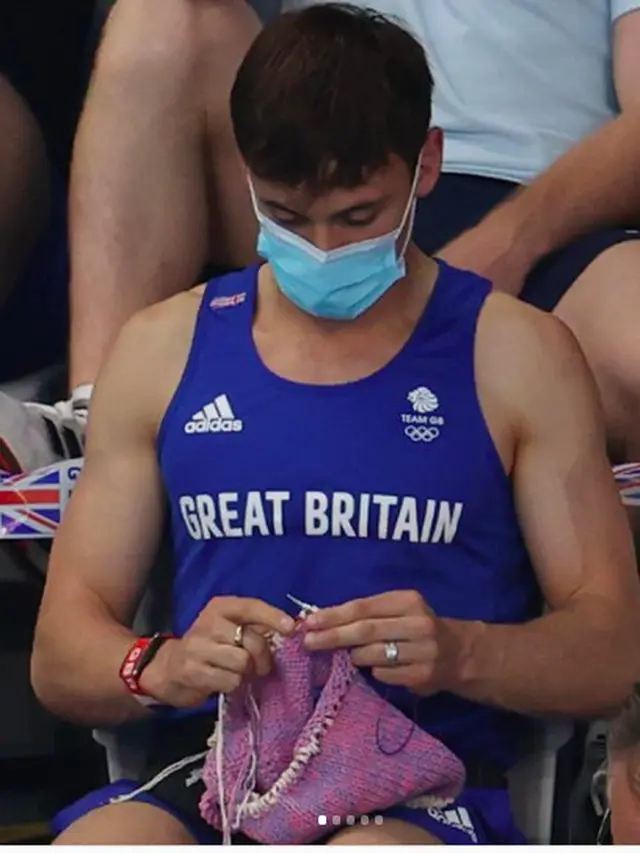 Asyik Merajut Sambil Nonton, Atlet Inggris Peraih Medali Emas Olimpiade Tokyo 2020 Jadi Sorotan