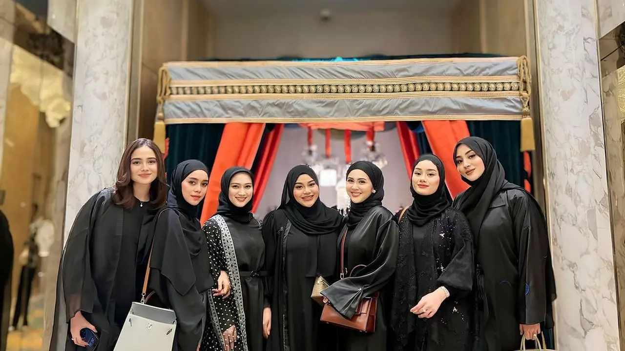 Potret geng Mamayu saat buka bersama (Sumber: Instagram/@aurelie.hermansyah)