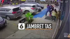 Beruntung ada security di depan toko yang langsung sigap mencegah aksi pelaku.