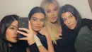 Netizen menganggap bahwa nama keluarga yang sudah terkenal membuat Kylie Jenner mudah untuk mendapatkan kesuksesan dan kekayaan seperti saat ini. (instagram/kyliejenner)