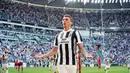 Pemain Juventus, Mario Mandzukic merayakan golnya ke gawang Cagliari pada laga Serie A di  Turin, (19/8/2017). Juventus menang 3-0. (Alessandro Di Marco/ANSA via AP)