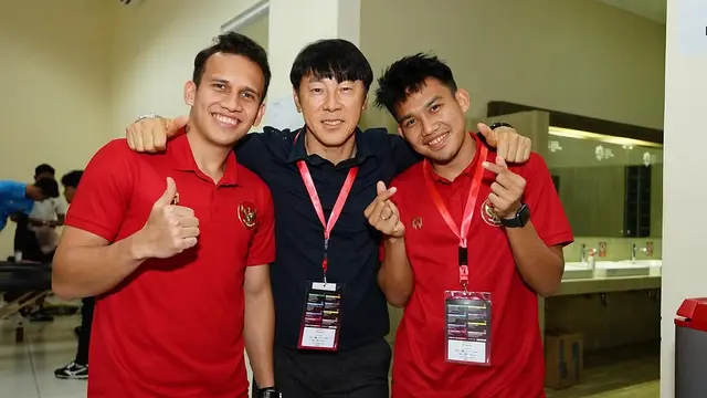 Shin Tae-yong bersama para pemain Timnas Indonesia