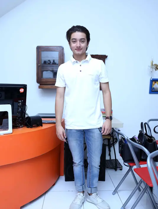 Menjadi penipu, sok kaya, dan bohongin orang, itulah peran Bryan Domani dalam sinetron Anak Langit. Ia juga siap nanti banyak orang yang membencinya. (Nurwahyunan/Bintang.com)