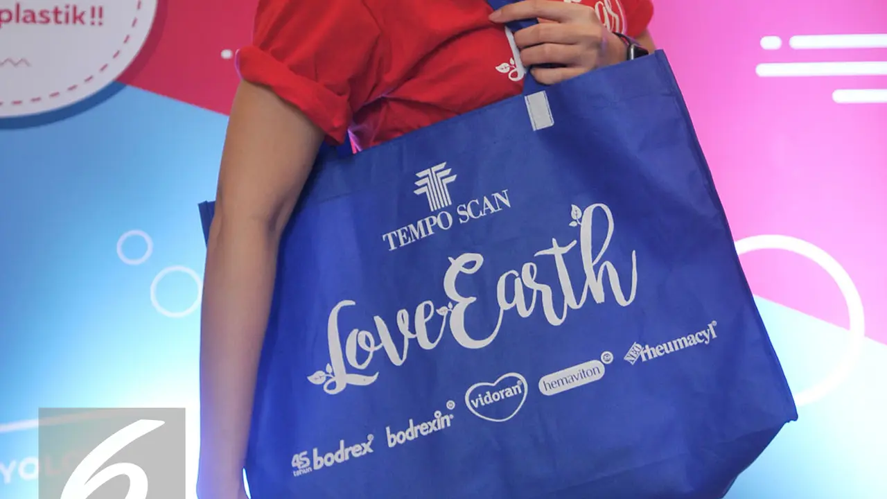 20160428- Sigi Wimala Bagikan tas Jinjing-Jakarta- Gempur M Surya