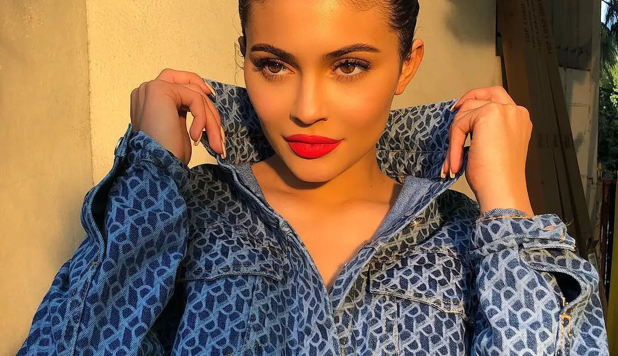 Kylie Jenner menutup video itu dengan permintaan untuk menyebarkan cinta. (instagram/kyliejenner)