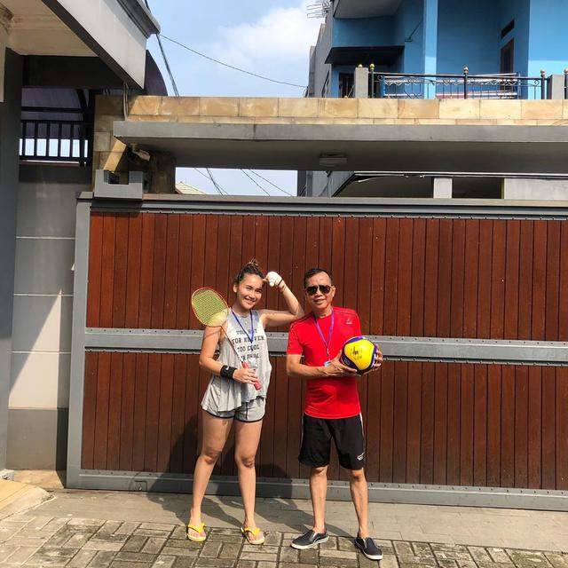 Tetap Kece, Ini 6 Potret Ayu Ting Ting Saat Berjemur di Rumah