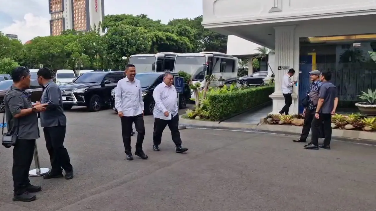 Jaksa Agung Muda Bidang Tindak Pidana Umum (Jampidum) Asep Nana Mulyana dan Jaksa Agung Muda dan Tata Usaha Negara (Jamdatun) Narendra Ratna mendatangi Istana Kepresidenan Jakarta, Selasa (7/1/2024).