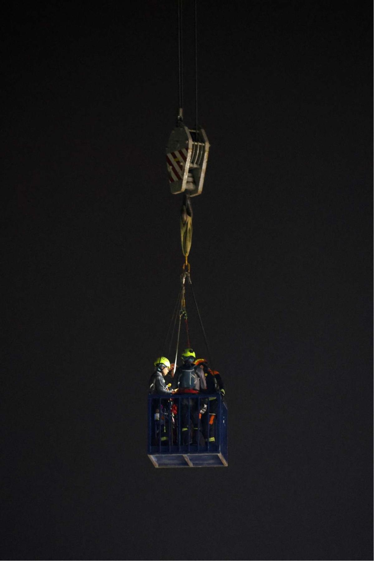 Tim SAR Berpacu dengan Waktu Selamatkan Korban di Reruntuhan Gedung Pencakar Langit Bangkok