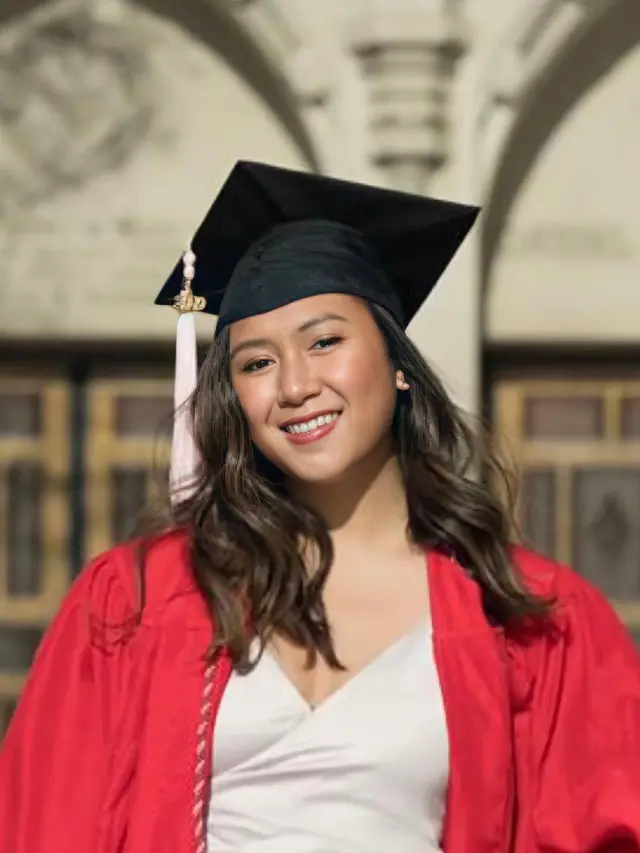 Potret Mayzura Munaf Adik Sherina Lulus dari Boston University. (Sumber: Instagram/mayzurstla)