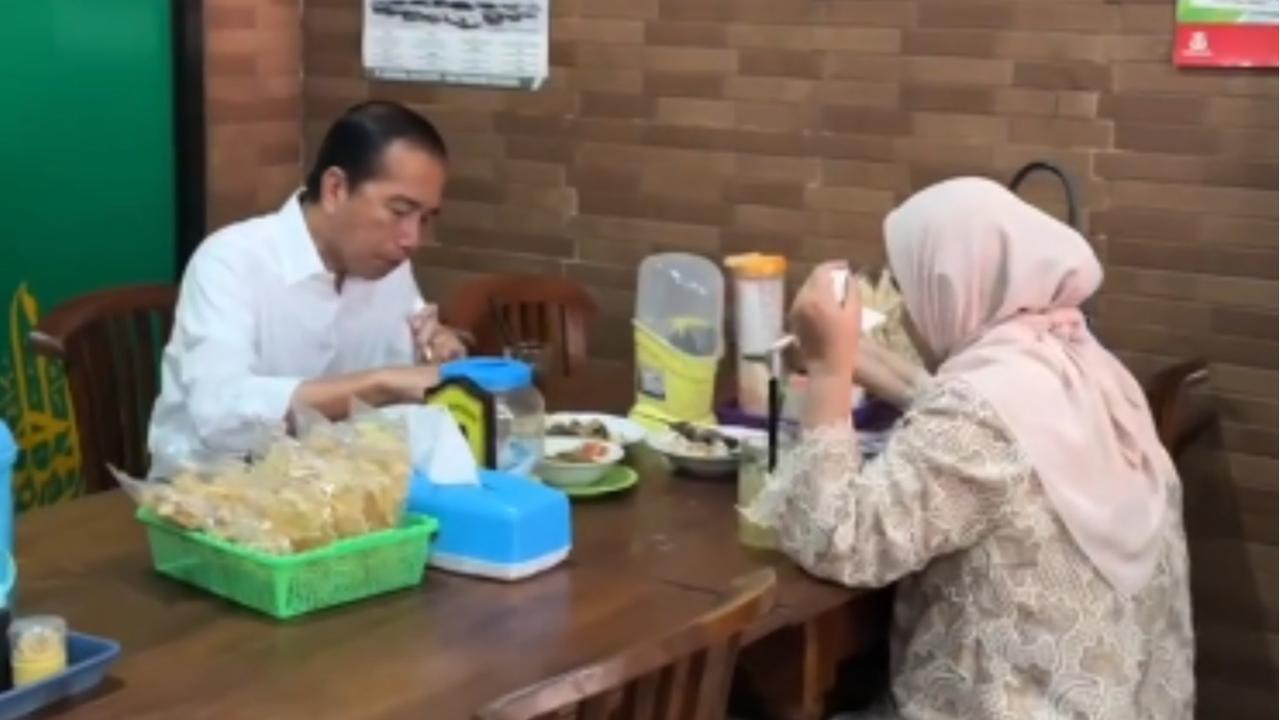 Jokowi makan berdua dengan Iriana setelah purnatugas sebagai presiden