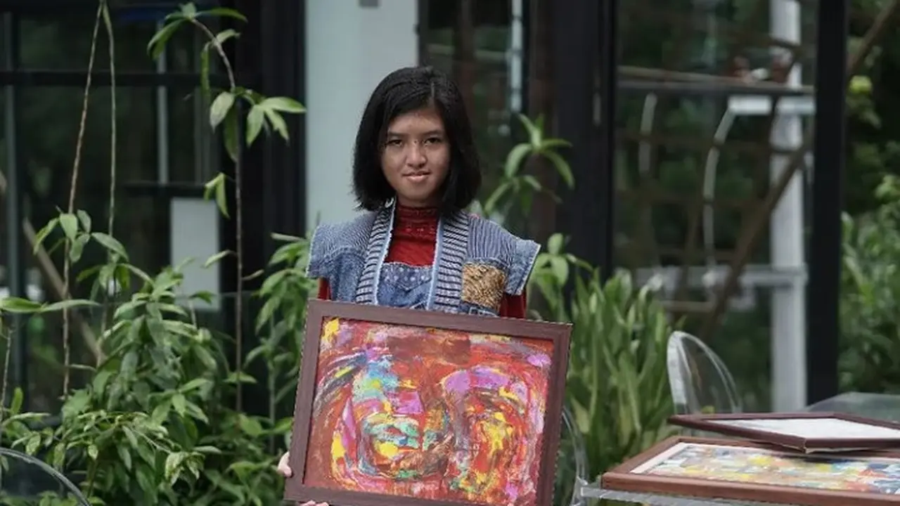 Athaya Putri Nirwasita penyandang ADHD Slow Learner Dyscalculia asal Malang. Foto: tangkapan layar instagram @athayaarts
