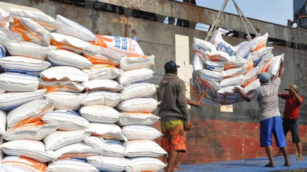 27 Ribu ton beras asal Vietnam tiba di Tanjung Priok