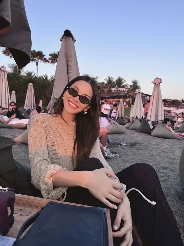 Kepergok Liburan Bareng Al Ghazali, Intip 3 Gaya Kece Alyssa Daguise saat Menikmati Sunset di Pantai Bali