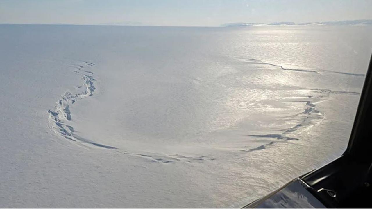 Foto udara yang diambil pada tanggal 26 April 2013 ini menunjukkan tampilan 'The Mitten' dari dekat.