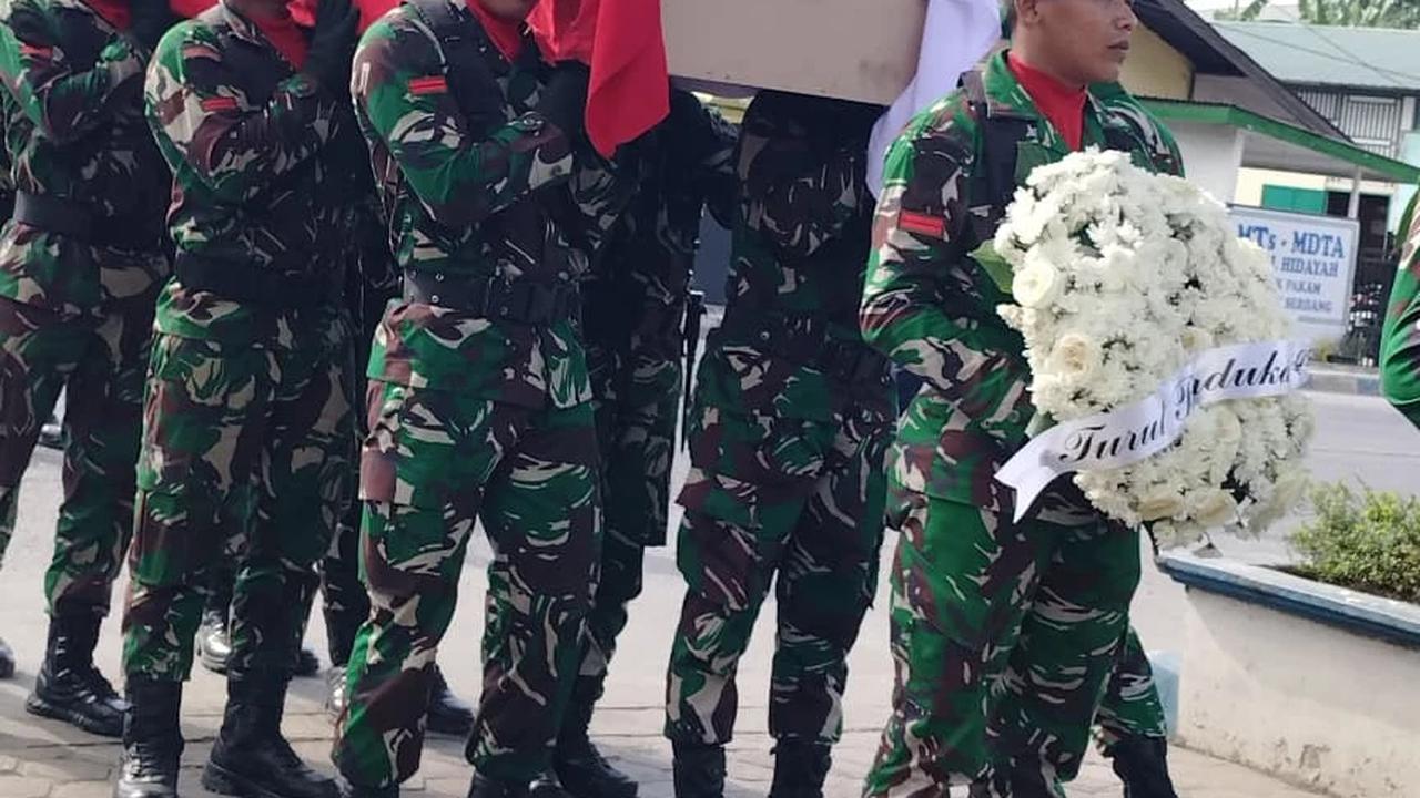 Prajurit TNI yang Gugur di Lebanon Dimakamkan Secara Militer di Deli Serdang
