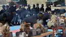 Pasukan Taliban yang baru direkrut menunjukkan keterampilan mereka saat upacara kelulusan di Pusat Pelatihan Polisi Nasional Abu Dujana, Kandahar, Afghanistan, 9 Februari 2022. (Javed TANVEER/AFP)